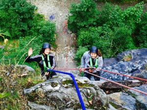 Adrenalin pur wird beim Abseilen freigesetzt.