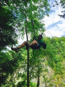 Mit dem Flyingfox über den Bergsee gleiten.